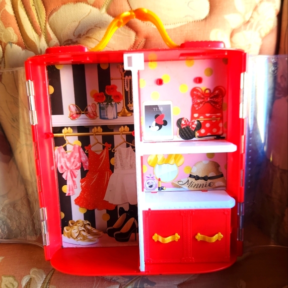 Minnie Mouse Fabulous Fashion Closet - Picture 2 of 3